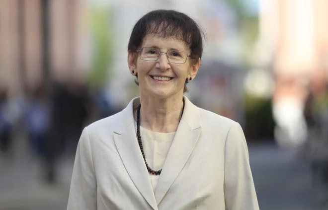Marija Strojnik je pri dvajsetih letih odšla v ZDA, kjer je oče, znani elektrotehnik, dobil službo.