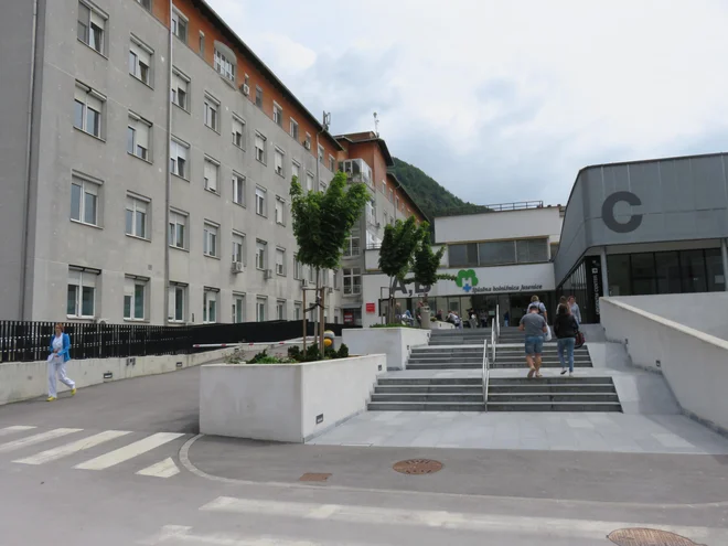 Splošna bolnišnica Jesenice. FOTO: Blaž Račič/Delo