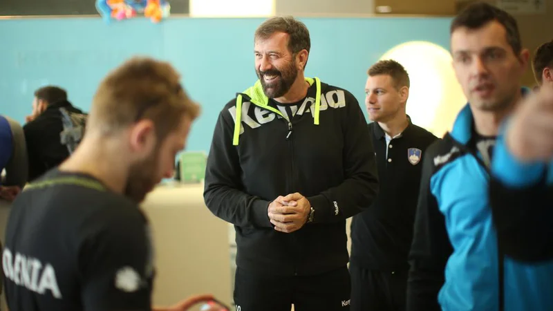 Fotografija: Selektor Veselin Vujović je objavil seznam reprezentantov, na katere računa. FOTO: Jure Eržen/Delo