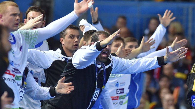 Fotografija: Reprezentanco Veselina Vujovića krasi močan moštveni duh, kar bi lahko bila pomembna prednost v tekmah z Madžari.Foto: AFP