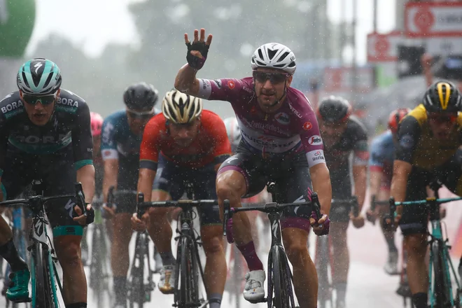 Elia Viviani je zasluženo prišel do zmage številka štiri. FOTO: Luk Benies/Afp