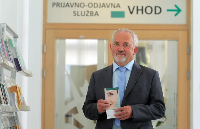 Marjan Sušelj, generalni direktor ZZZS, opozarja, da je treba odlok o povečani porabi sprejeti čim prej, da se ne bi zgodilo, da bo na računu ZZZS denar, bolniki pa bodo čakali. FOTO: Blaž Samec/Delo