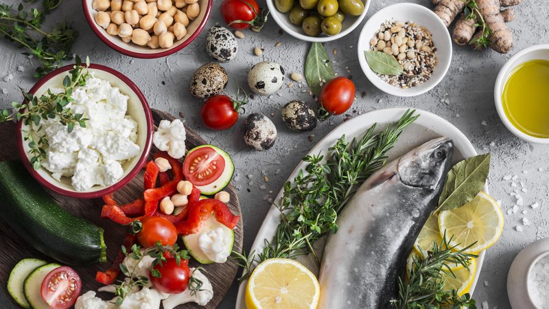Fotografija: Sladkarije, hitra prehrana in sladke pijače so nadomestile zdrave obroke tradicionalne sredozemske kuhinje, ki je temeljila na uporabi sadja, zelenjave, rib in olivnega olja FOTO: Guliver