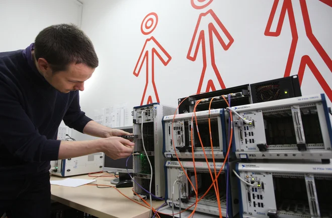 V Cosylabu ima vsak zaposleni svojega mentorja. FOTO: Igor Zaplatil