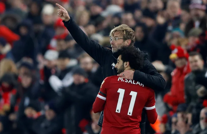 Samo nebo je meja, je trener Jürgen Klopp prišepnil vročemu Mohamedu Salahu. Foto: Reuters