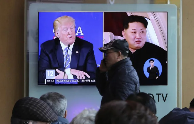 &raquo;Znova zagotavljamo svojo pripravljenost, da kadarkoli skupaj sedemo v kakršnikoli obliki, da bi rešili probleme,&laquo; je še dodal Kim. FOTO: Ahn Jung Jun/AP