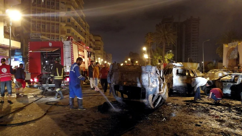 Fotografija: V bombnem napadu je umrlo najmanj sedem ljudi, okoli 20 jih je bilo ranjenih. FOTO: Esam Omran Al-fetori/Reuters