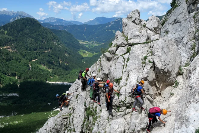 Jezersko ponuja številne športne aktivnosti, največ iz gorniške tradicije.