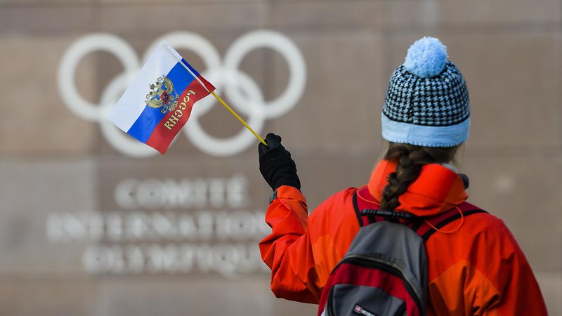 Fotografija: Zaradi dopinškega suspenza so ruski športniki v Pjongčangu tekmovali brez nacionalnih simbolov. Foto Jean-Christophe Bott/AP
