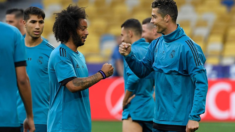 Fotografija: Cristiano Ronaldo in Marcelo se odlično razumeta. FOTO: Lluis Gene/Afp