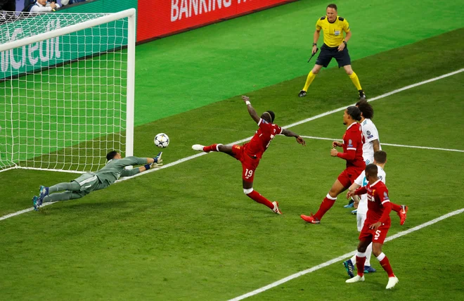 Sadio Mane je najprej zadel mrežo in nato še vratnico. Foto Phil Noble/Reuters