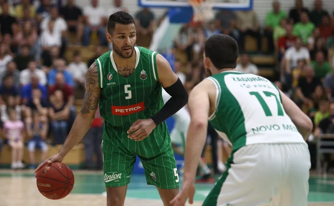 Olimpija je bila na četrti tekmi zelo prepričljiva. FOTO: Jože Suhadolnik/Delo