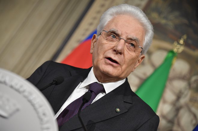 Italija je brez vlade že od marca, saj je nobeni politični skupini ne uspe sestaviti. Predsednik Sergio Mattarella je zato predlagal sestavo tehnične vlade.
