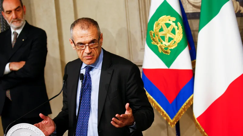 Fotografija: Bo Cottarelli uspešen pri sestavi vlade? FOTO: Tony Gentile/Reuters