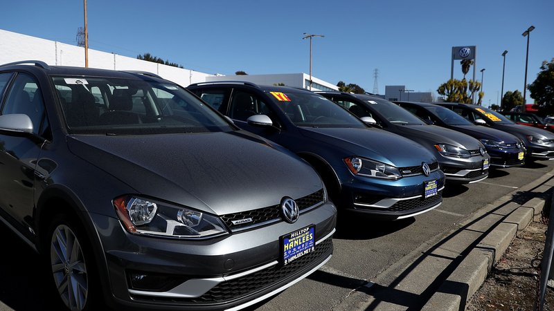 Fotografija: Volkswagnovi avtomobili v avtocentru v kalifornijskem mestu Richmond FOTO: AFP