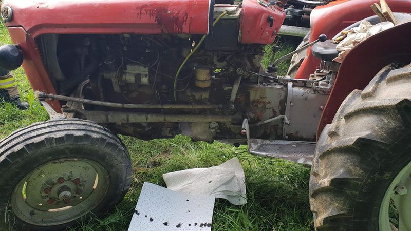 Fotografija: Za posledicami nesreče, ki se je danes pripetila na območju Gornje Radgone, je umrl 65-letni traktorist. FOTO: Pgd Gornja Radgona
