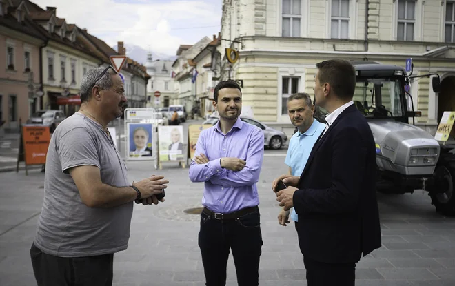 Mateja Tonina smo v zadnjih dneh kampanje spremljali v domačem okolju.&nbsp;FOTO: Jože Suhadolnik/Delo