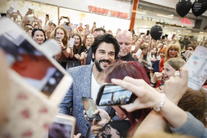 Burak Özçivit se te dni mudi v Sloveniji. FOTO: Uroš Hočevar