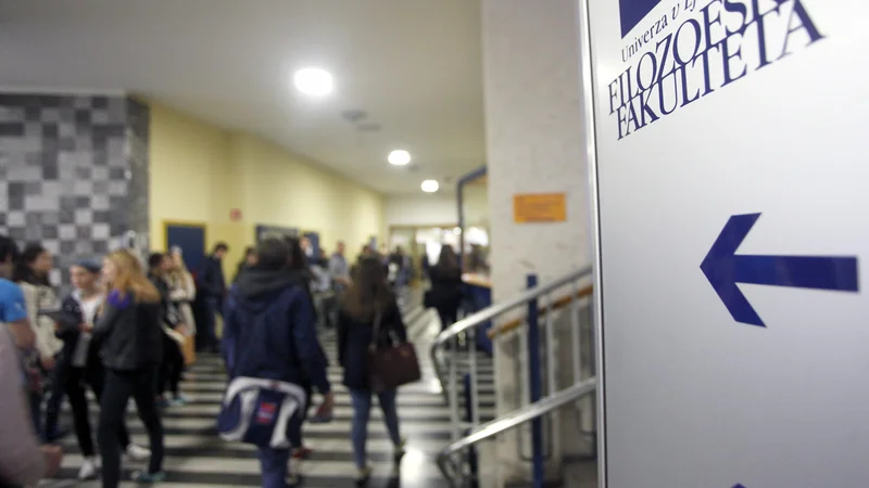 Fotografija: osebe ženskega spola v internih pravilnikih filozofske fakultete ne bodo več opomba pod črto. FOTO: Jure Eržen/Delo