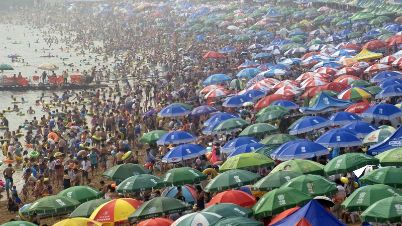 Fotografija: Turistična panoga ima vse večji globalni ekološki vpliv. FOTO: Reuters