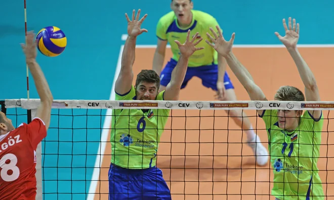 Slovenski blok je le s težavo ustavljal turške napade. Foto Tadej Regent/Delo