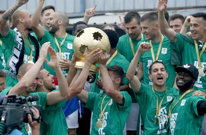 Ljubljančani so pokalni dodali še ligaško lovoriko. Foto Roman Šipić/Delo