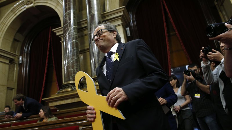 Fotografija: Katalonski predsednik Quim Torra je predstavil novo ministrsko ekipo, ki ne vključuje več spornih ministrov. FOTO: AP
