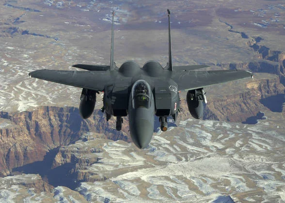 Za napade v tujini, tudi za sicer nepotrjeni napad na sirsko vojaško letališče T-4 ta teden, Izraelci zelo radi uporabljajo ameriška letala F-15.
