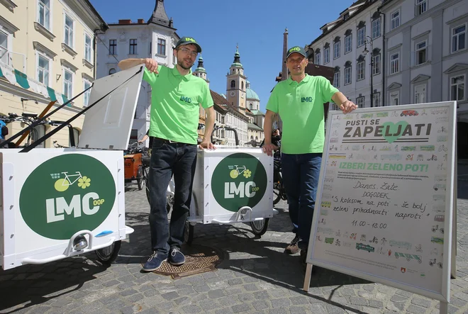 Jurij Bavdaž z delom flote in kolegom.