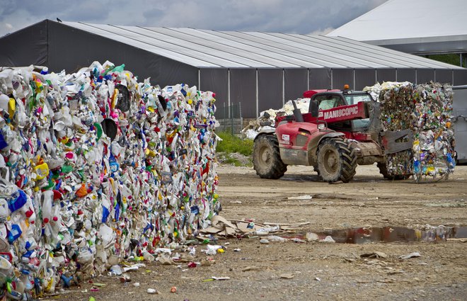 Leta 2016 smo reciklirali četrtino plastike, zdaj ne veliko več.
