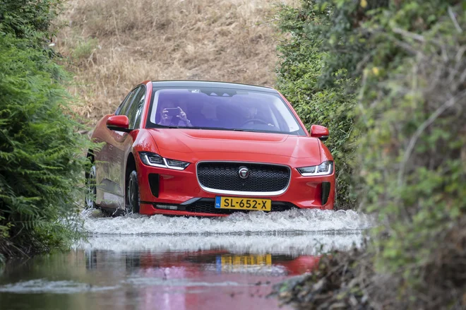 Vožnja po kar globoki vodi. FOTO: Jaguar