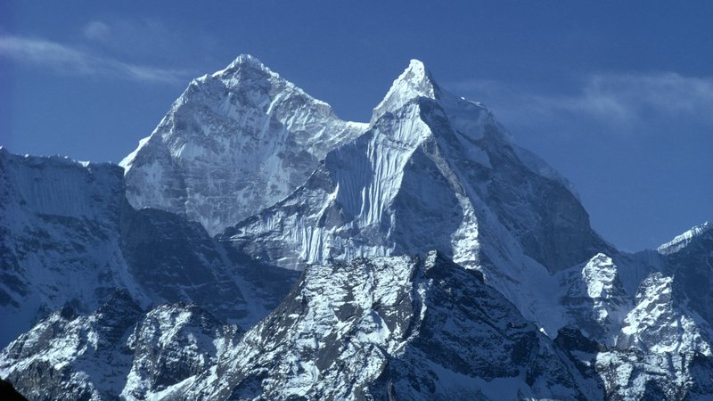 Fotografija: Nepalske ekspedicijske skupine odgovarjajo, da se tujci vedejo, kakor da je Mount Everest njihova kolonija, zato jih motijo tekmeci iz Nepala. FOTO: Guliver