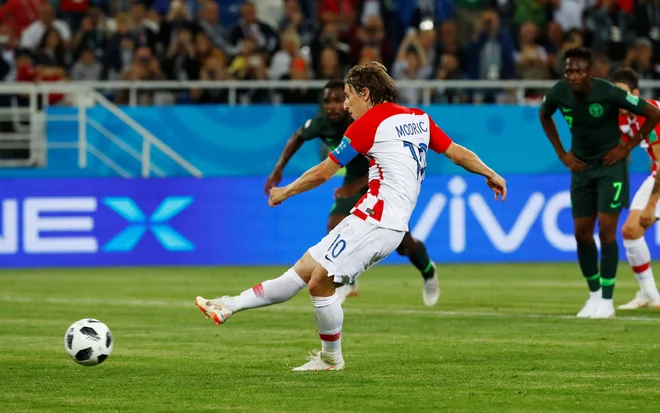 Luka Modrić je hladnokrvno povišal hrvaško vodstvo. Foto Fabrizio Bensch/Reuters