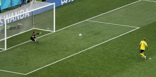 Odgovornost je prevzel kapetan Andreas Granqvist. Foto Lucy Nicholson/Reuters