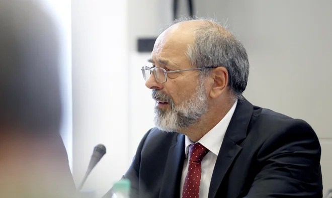 Kadunc (na sliki) se je za Stoparja, ki je zdaj odgovorni urednik prvega programa nacionalnega radia, odločil, ker ga nista prepričala ne Mojca Šetinc Pašek ne Zoran Medved. FOTO: Roman Šipić/Delo