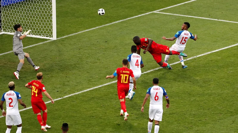Fotografija: Romelu Lukaku je z glavo razparal panamsko mrežo. Foto Carlos Garcia Rawlins/Reuters