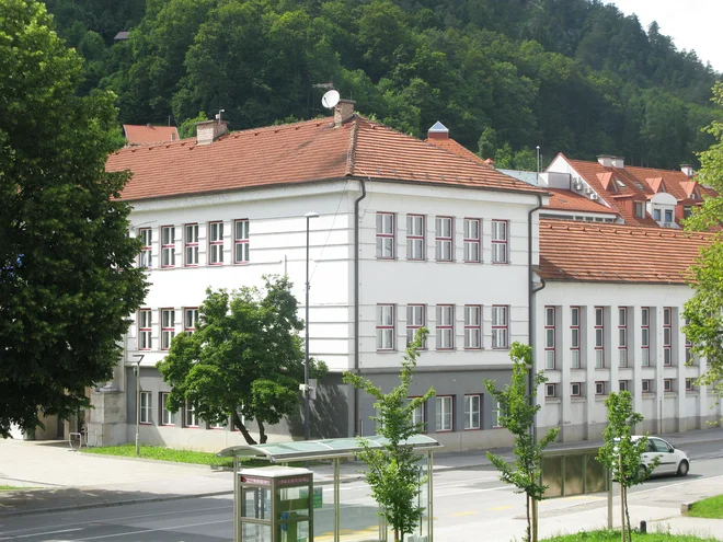 V tej stavbi bodo jutri zasedali svetniki trboveljske občine. Foto Polona Malovrh