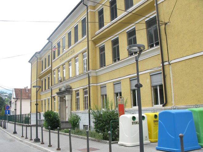 Gimnazija in ekonomska srednja šola Trbovlje. Foto Polona Malovrh