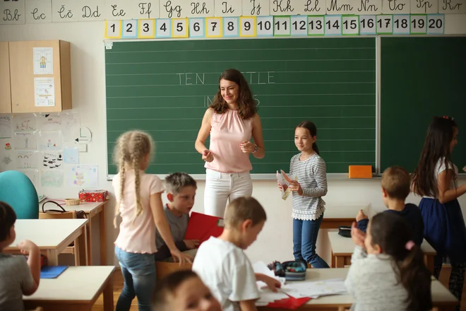 Letos je osnovno šolo obiskovalo skoraj pet tisoč učencev več kot lani. FOTO: Jure Eržen/Delo