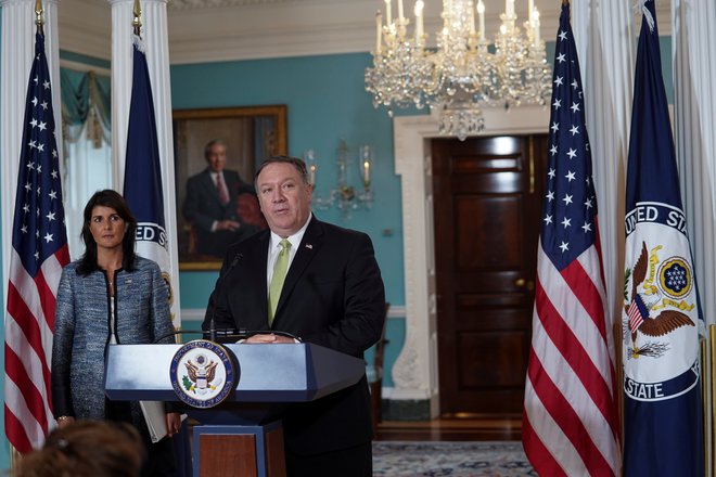 Odločitev ZDA sta skupaj sporočila državni sekretar Mike Pompeo in veleposlanica ZDA pri ZN Nikki Haley. FOTO: Toya Sarno Jordan/Reuters