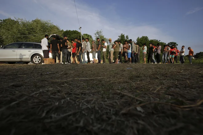 V BiH čakajo številni migranti, da bi se podali v EU.