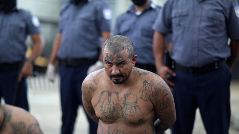 Fotografija: Mara Salvatrucha oziroma MS-13 velja za najnevarnejšo tolpo na svetu. FOTO: Jose Cabezas/Reuters