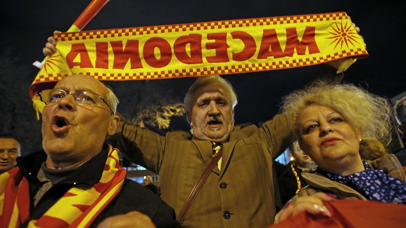 Fotografija: Skladno s sporazumom, ki sta ga Grčija in Makedonija podpisali v nedeljo, bo novo ime Severna Makedonija. FOTO: Tomi Lombar/Delo