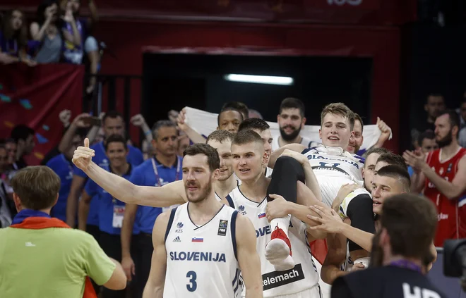 Dončić je eden od Evropejcev, ki razbijajo ameriške stereo­tipe o počasnih igralcih s stare celine. FOTO: Blaž Samec/Delo
