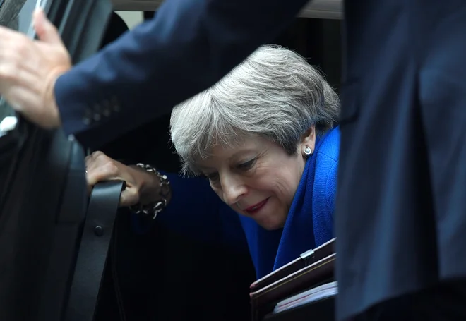 Vlada Therese May (na fotografiji) je zadnji sklop pomembnih glasovanj prestala s tesno večino. FOTO: Reuters