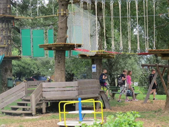 Avtokamp v Podzemlju se pridno polni s turisti. FOTO: Bojan Rajšek