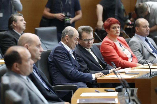 Janez Janša na ustanovni seji DZ. FOTO: Leon Vidic/Delo