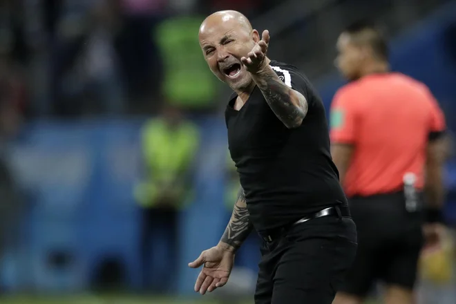 Selektorja Jorgeja Sampaolija domala vsi izpostavljajo kot glavnega krivca za klavrno podobo Argentine. Foto Petr David Josek/Ap