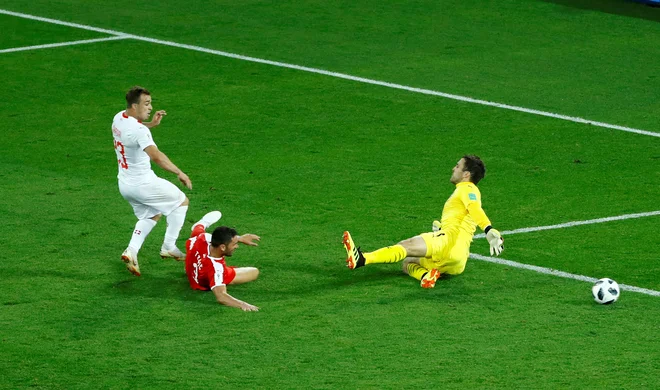 Mož odločitve je bil Xherdan Shaqiri. Foto Fabrizio Bensch/Reuters