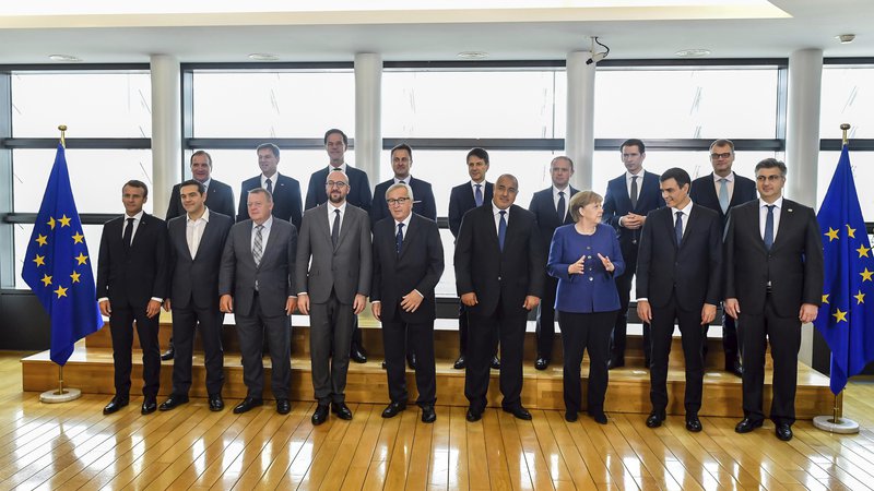 Fotografija: Na vrhu, ki se ga udeležujejo voditelji 16 članic, ni pričakovati preboja. FOTO: Geert Vanden Wijngaert/Ap